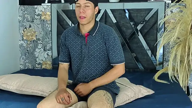 Snapshot of adrian_camii chatting on April 11, 2026, 7:27 am adrian camii online show from April 11, 2026, 7:27 am