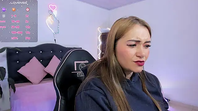 LUNAKITTY TAY online show from May 19, 2026, 11:50 am