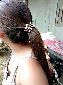 Snapshot of Luminana chatting on April 4, 2026, 4:30 am Luminana online show from April 4, 2026, 4:30 am