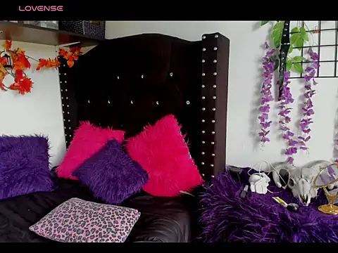 Snapshot of Midory_6 chatting on April 17, 2026, 7:06 pm Midory 6 online show from April 17, 2026, 7:06 pm