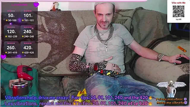 Snapshot of SwatRocShy chatting on April 18, 2026, 6:16 am SwatRocShy online show from April 18, 2026, 6:16 am