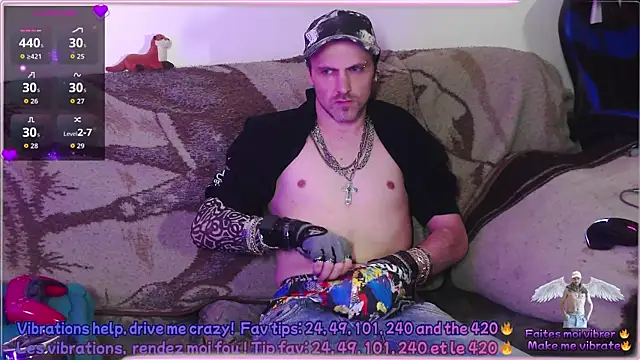 Snapshot of SwatRocShy chatting on April 14, 2026, 6:07 am SwatRocShy online show from April 14, 2026, 6:07 am