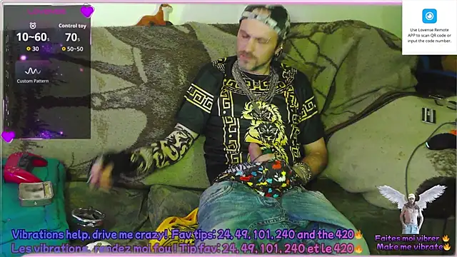 Snapshot of SwatRocShy chatting on April 18, 2026, 6:21 pm SwatRocShy online show from April 18, 2026, 6:21 pm