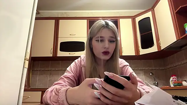 MiaBerlateen online show from February 13, 2026, 3:45 pm