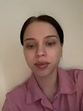  luna fox  online show from February 9, 2026, 9:40 am