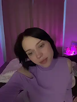  luna fox  online show from February 11, 2026, 2:39 pm