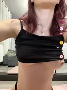 Roxyfoxyyy online show from July 13, 2026, 7:46 pm