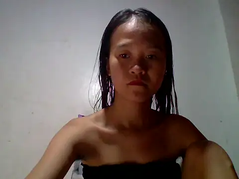 Yourlilpinayy online show from April 16, 2026, 12:22 am