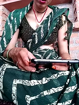 Snapshot of Komal4050 chatting on July 4, 2026, 2:18 am Komal4050 online show from July 4, 2026, 2:18 am