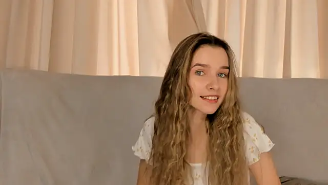 Snapshot of OnyxViper chatting on April 11, 2026, 7:45 am OnyxViper online show from April 11, 2026, 7:45 am