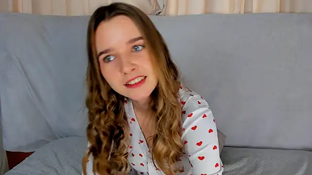 Snapshot of OnyxViper chatting on April 14, 2026, 7:02 am OnyxViper online show from April 14, 2026, 7:02 am