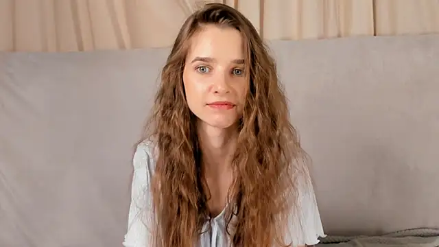 Snapshot of OnyxViper chatting on April 1, 2026, 6:59 am OnyxViper online show from April 1, 2026, 6:59 am