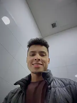 Snapshot of Eros_lee chatting on February 19, 2026, 11:56 pm Eros lee online show from February 19, 2026, 11:56 pm