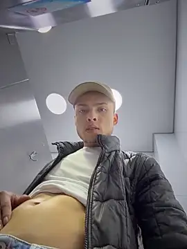 Snapshot of Eros_lee chatting on February 21, 2026, 12:01 am Eros lee online show from February 21, 2026, 12:01 am