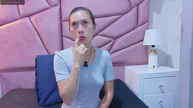 kimberlypink  online show from February 8, 2026, 11:41 am