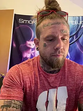 Snapshot of Smokebluntafterblunt chatting on May 4, 2026, 2:20 pm Smokebluntafterblunt online show from May 4, 2026, 2:20 pm