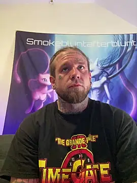 Snapshot of Smokebluntafterblunt chatting on April 25, 2026, 9:01 am Smokebluntafterblunt online show from April 25, 2026, 9:01 am