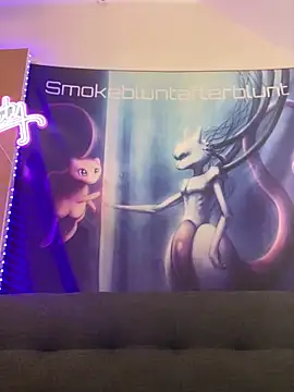 Snapshot of Smokebluntafterblunt chatting on April 16, 2026, 12:06 pm Smokebluntafterblunt online show from April 16, 2026, 12:06 pm