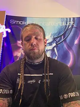 Snapshot of Smokebluntafterblunt chatting on April 20, 2026, 2:14 am Smokebluntafterblunt online show from April 20, 2026, 2:14 am
