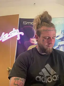 Snapshot of Smokebluntafterblunt chatting on May 25, 2026, 7:12 pm Smokebluntafterblunt online show from May 25, 2026, 7:12 pm
