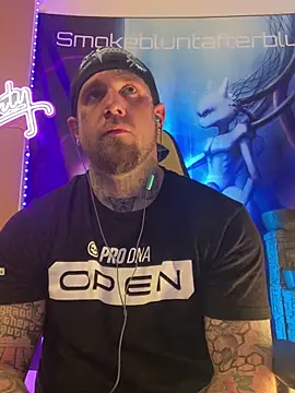 Snapshot of Smokebluntafterblunt chatting on February 14, 2026, 12:00 am Smokebluntafterblunt online show from February 14, 2026, 12:00 am