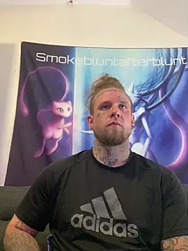 Snapshot of Smokebluntafterblunt chatting on May 6, 2026, 12:47 am Smokebluntafterblunt online show from May 6, 2026, 12:47 am