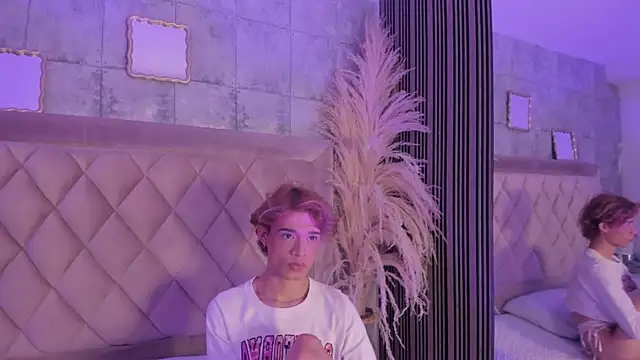 Snapshot of AngelDoll_1 chatting on April 3, 2026, 6:20 am AngelDoll 1 online show from April 3, 2026, 6:20 am