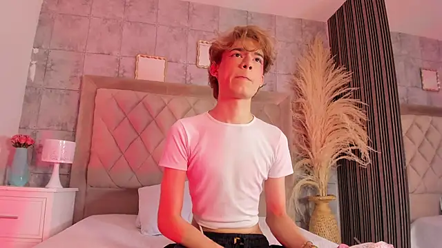 Snapshot of AngelDoll_1 chatting on March 22, 2026, 7:10 am AngelDoll 1 online show from March 22, 2026, 7:10 am