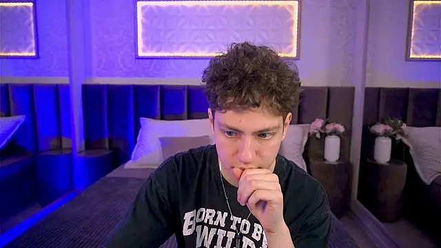 Snapshot of StefanBev chatting on February 15, 2026, 7:35 pm StefanBev online show from February 15, 2026, 7:35 pm