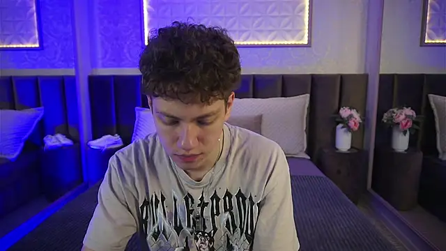 Snapshot of StefanBev chatting on April 1, 2026, 8:39 pm StefanBev online show from April 1, 2026, 8:39 pm