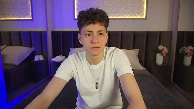 Snapshot of StefanBev chatting on March 13, 2026, 8:47 pm StefanBev online show from March 13, 2026, 8:47 pm