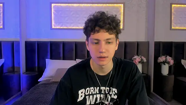 Snapshot of StefanBev chatting on February 25, 2026, 7:47 pm StefanBev online show from February 25, 2026, 7:47 pm