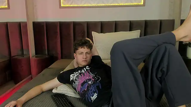 Snapshot of StefanBev chatting on March 8, 2026, 2:04 am StefanBev online show from March 8, 2026, 2:04 am