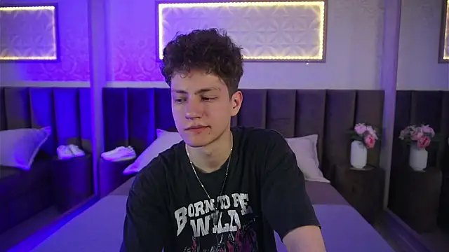 Snapshot of StefanBev chatting on March 26, 2026, 7:45 pm StefanBev online show from March 26, 2026, 7:45 pm