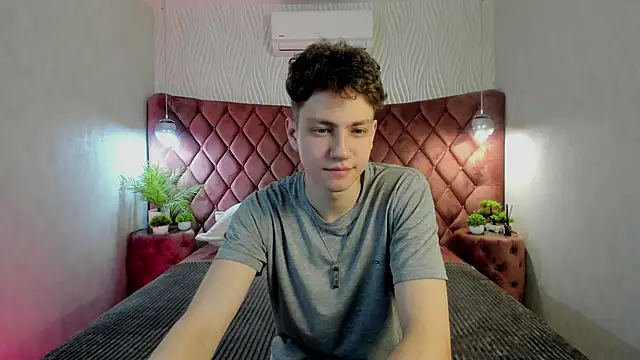 Snapshot of StefanBev chatting on March 4, 2026, 7:43 pm StefanBev online show from March 4, 2026, 7:43 pm