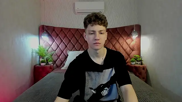 Snapshot of StefanBev chatting on March 5, 2026, 8:05 pm StefanBev online show from March 5, 2026, 8:05 pm