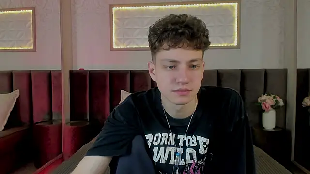 Snapshot of StefanBev chatting on March 6, 2026, 7:42 pm StefanBev online show from March 6, 2026, 7:42 pm