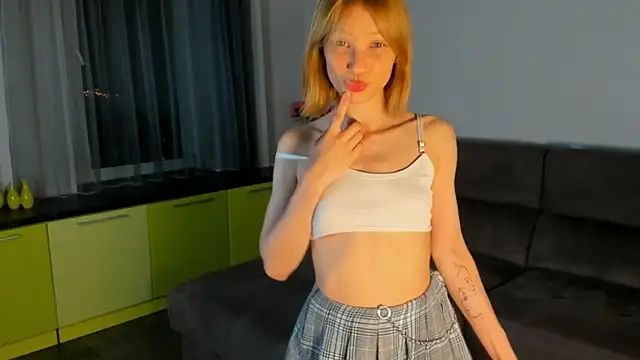 Kiracute18 online show from May 27, 2026, 6:59 pm