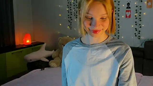 Snapshot of Kiracute18 chatting on March 30, 2026, 4:52 pm Kiracute18 online show from March 30, 2026, 4:52 pm