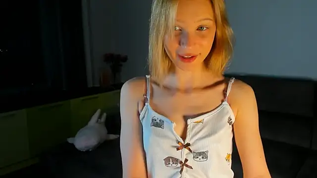 Kiracute18 online show from May 31, 2026, 6:53 pm