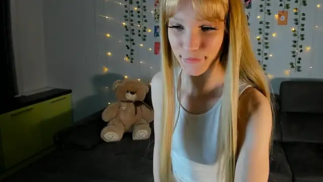 Snapshot of Kiracute18 chatting on March 7, 2026, 5:40 pm Kiracute18 online show from March 7, 2026, 5:40 pm