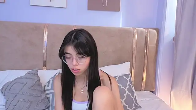 Snapshot of Mia_Naive chatting on June 18, 2026, 8:14 pm Mia Naive online show from June 18, 2026, 8:14 pm