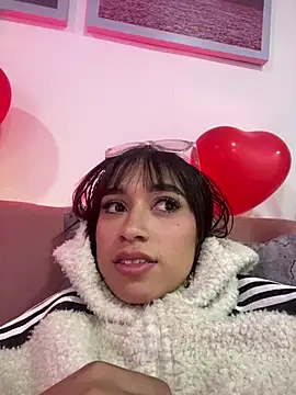 Snapshot of alahia_pink chatting on February 18, 2026, 3:04 am alahia pink online show from February 18, 2026, 3:04 am