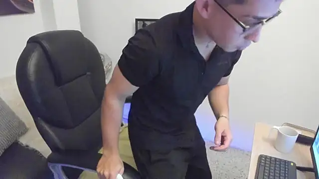 Snapshot of Tommas_Jhonson chatting on February 24, 2026, 3:40 am Tommas Jhonson online show from February 24, 2026, 3:40 am