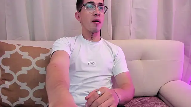 Snapshot of Tommas_Jhonson chatting on February 17, 2026, 3:37 am Tommas Jhonson online show from February 17, 2026, 3:37 am