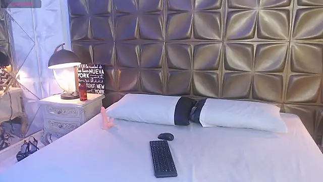 LunaJohns online show from March 5, 2026, 12:13 pm