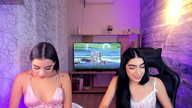 Snapshot of lorraineHunter chatting on April 16, 2026, 2:07 pm lorraineHunter online show from April 16, 2026, 2:07 pm