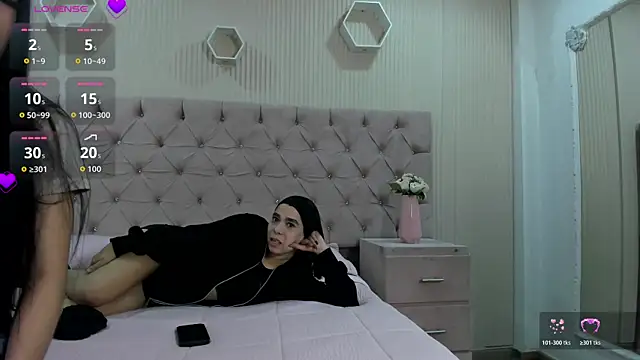 Snapshot of lorraineHunter chatting on April 3, 2026, 12:44 pm lorraineHunter online show from April 3, 2026, 12:44 pm