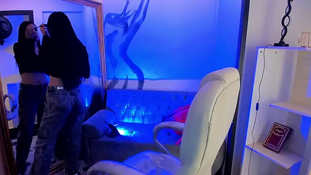 Snapshot of lorraineHunter chatting on April 4, 2026, 12:12 pm lorraineHunter online show from April 4, 2026, 12:12 pm