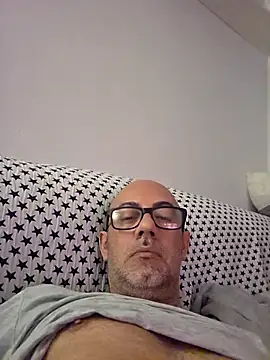 pareja47 online show from May 8, 2026, 8:45 pm